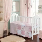 CUBRECAMA AMARELO QUILT ESTAMPADO DE BEBE REVERSIBLE PARA CUNA 160X120CM